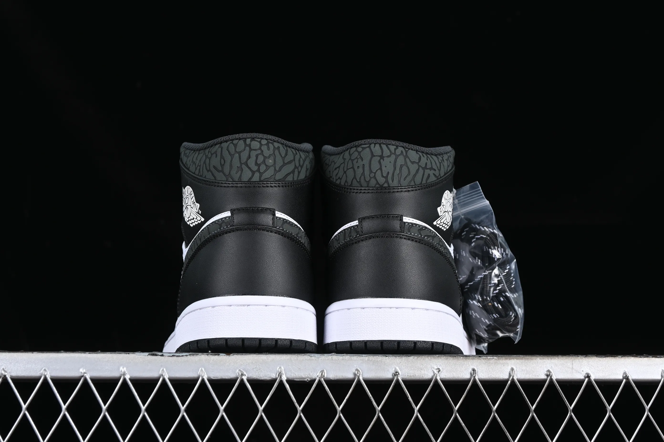 All categories Air Jordan Jordan series basketball shoes Air Jordan 1 Mid Air Jordan 1 Mid AJ1 Joe 1 all black burst pattern mid-top cultural casual sneakers FB9911-001